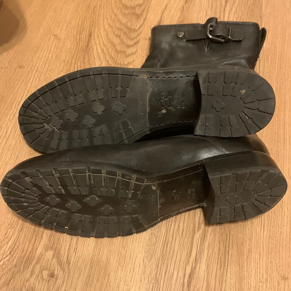 Via Spiga Black leather boots